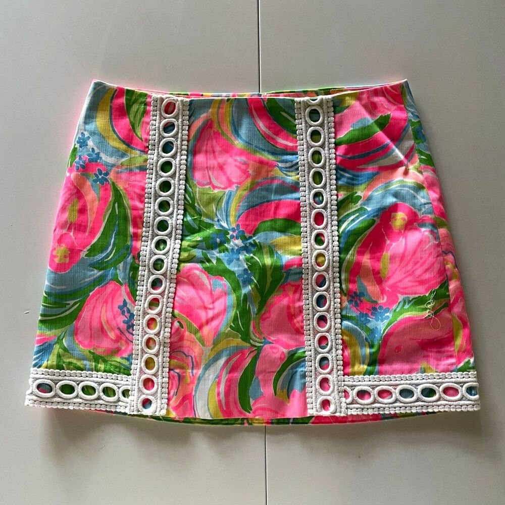 Lilly Pulitzer Pansy Lace Skorts with Pockets and Floral Print - Size 4